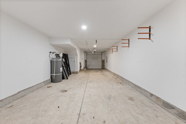 Building Photo - Charming 2-Bed with 2.5 Baths in Newberg