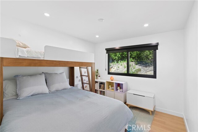 Building Photo - 2880 Zell Dr