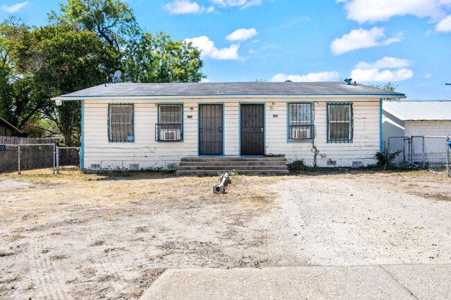 Building Photo - Confortable 2 bedroom 1 bath