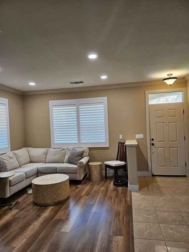 Building Photo - 3bed 2bath