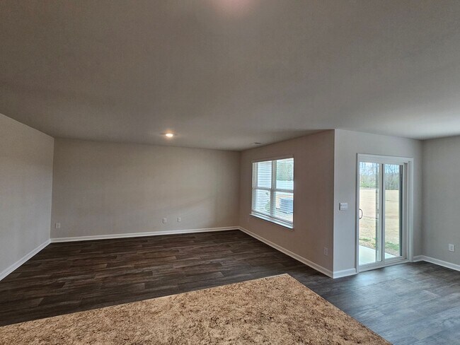 Building Photo - 3 Bedroom/ 2 Bath New Construction