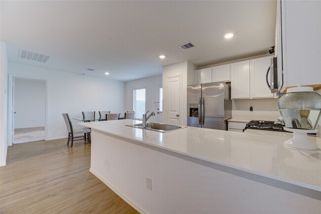 Building Photo - 3110-3110 Spanish Oak Ln