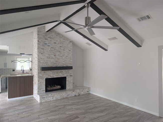 Building Photo - 4034 Shady Springs Dr