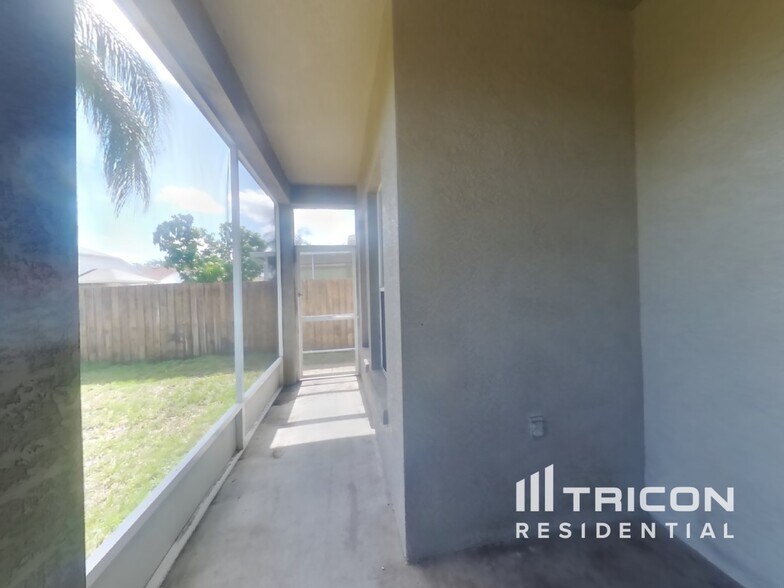 Building Photo - 24409 Breezy Oak Ct