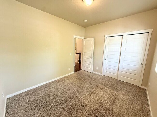 Building Photo - Beautifully Maintained 5 Bed, 3 Bath Home in Loveland!