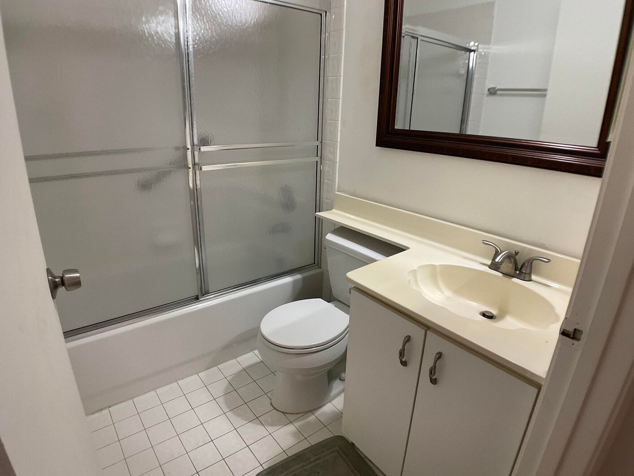 Building Photo - 5016 Rose Hill Dr