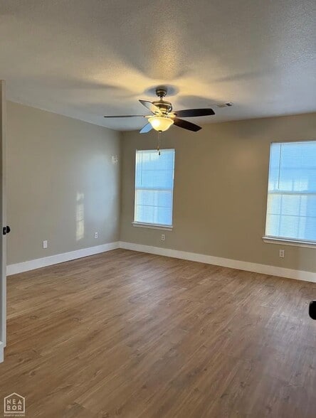 Building Photo - 326 Robinson St