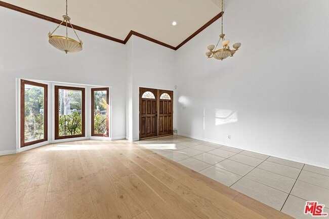 Building Photo - 15123 Greenleaf St