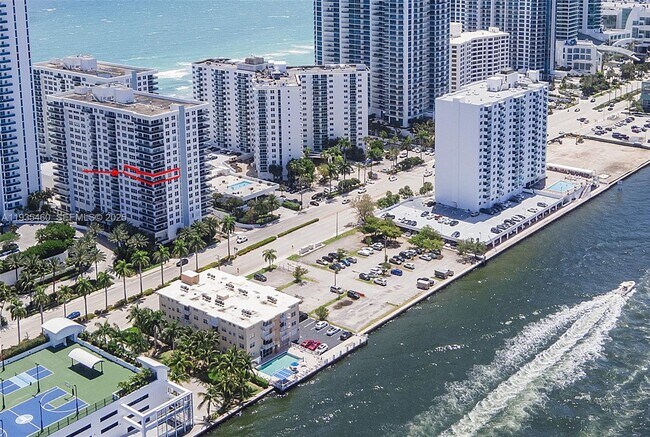 Building Photo - 2751 S Ocean Dr