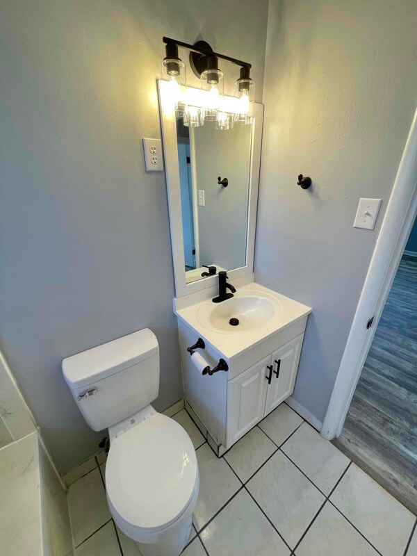 Building Photo - 516 Hayes St