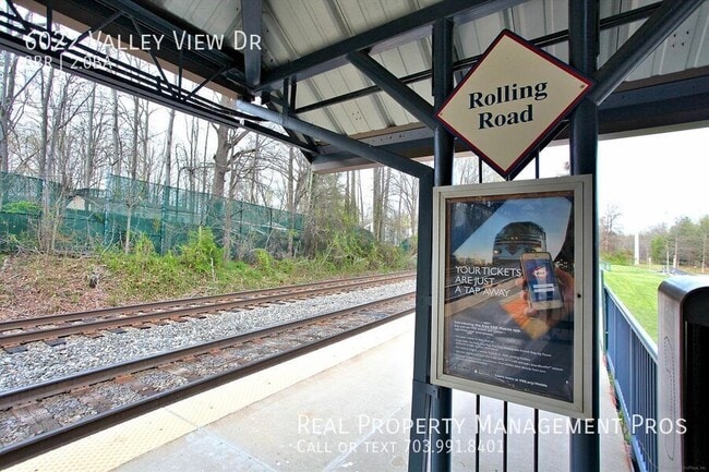 Building Photo - 6022 Valley View Dr