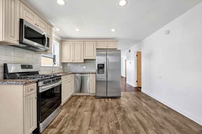 Building Photo - 1616 N 17th Ave