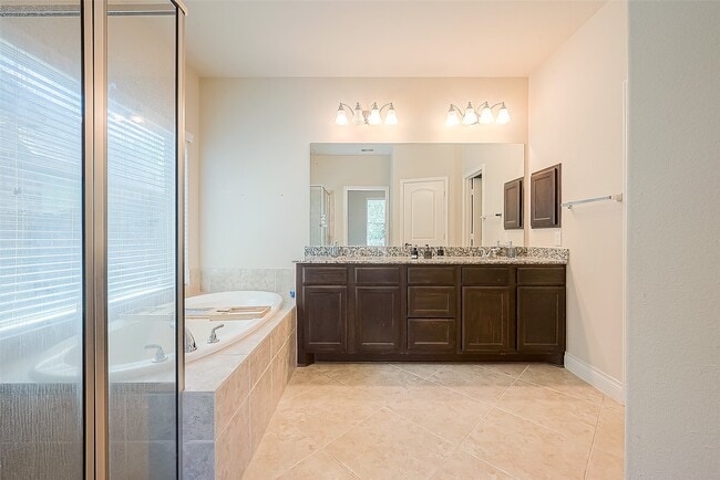 Building Photo - 14113 Timber Bluff Dr