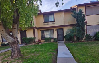 Building Photo - Spacious 2 Bedroom, 1 Bathroom in Phoenix