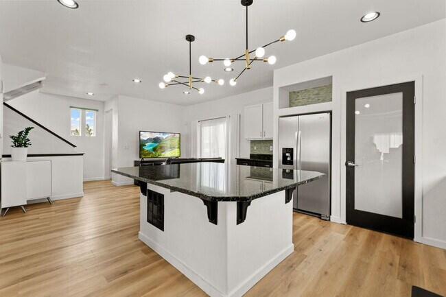 Building Photo - 5175 Andes St