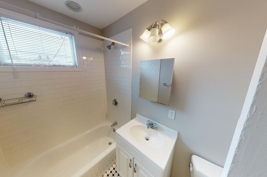 Building Photo - 49 Hancock St