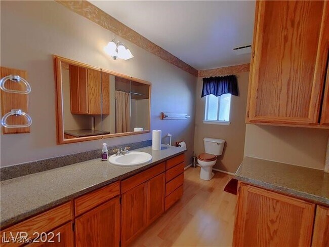 Building Photo - 630 E Simkins Rd