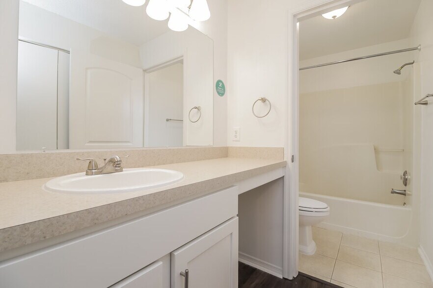 Building Photo - 766 Meadowside Ct