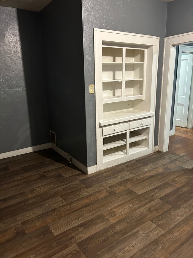 Building Photo - 1301 Giddings St