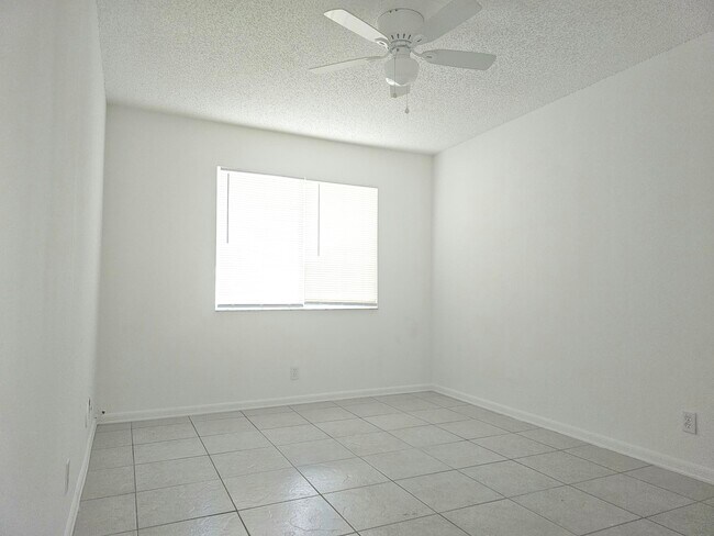 Building Photo - 4635 Orleans Ct
