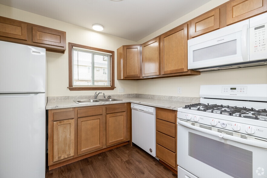 3BR, 1.5 BA - 1,060SF - Kitchen - Arrowhead Apartments & Townhomes