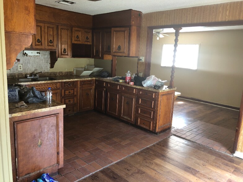 Building Photo - 124 Town Homes Dr