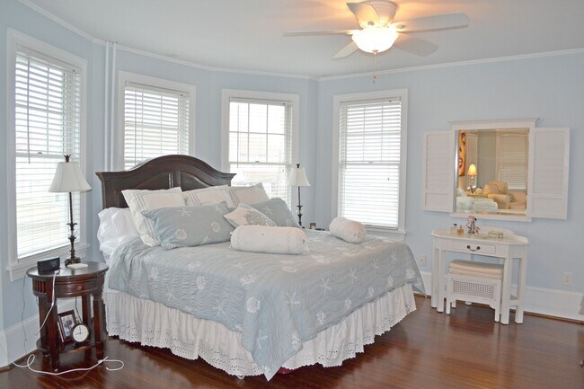 Building Photo - 16 S Somerset Ave