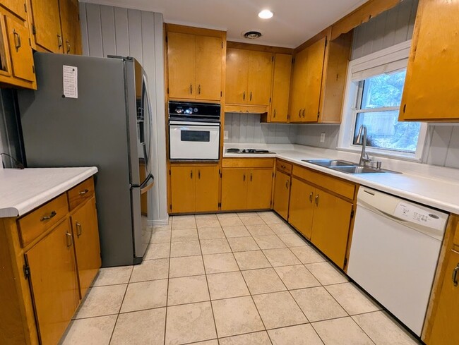 Primary Photo - 1512 Sunset Ln