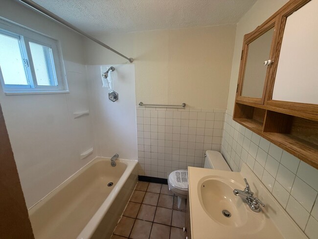 Building Photo - Mt Washington, 2 Bed 1.5 Bath House with Parking, A/C, Patio and More!