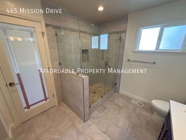 Building Photo - 465 Mission Dr