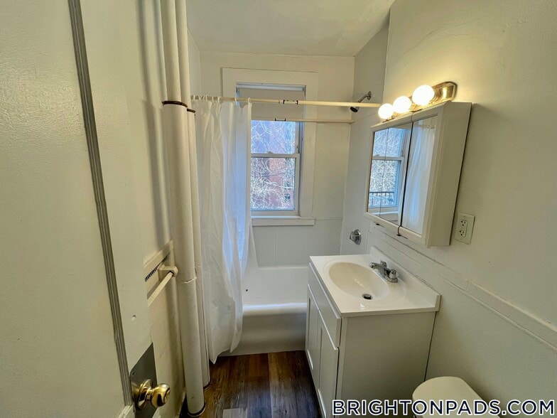 Building Photo - 1626 Commonwealth Ave