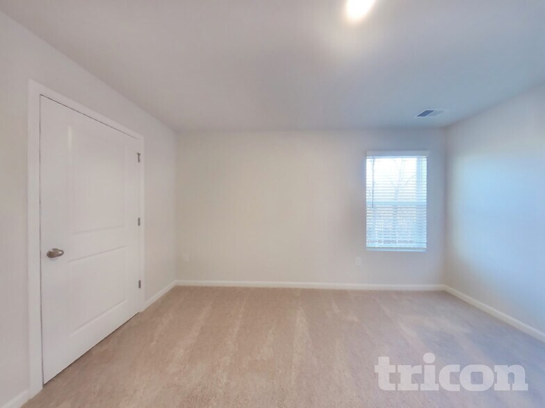 Building Photo - 76 Fairview Way