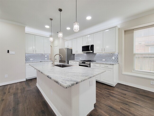 Building Photo - 21422 Beverly Chase Dr