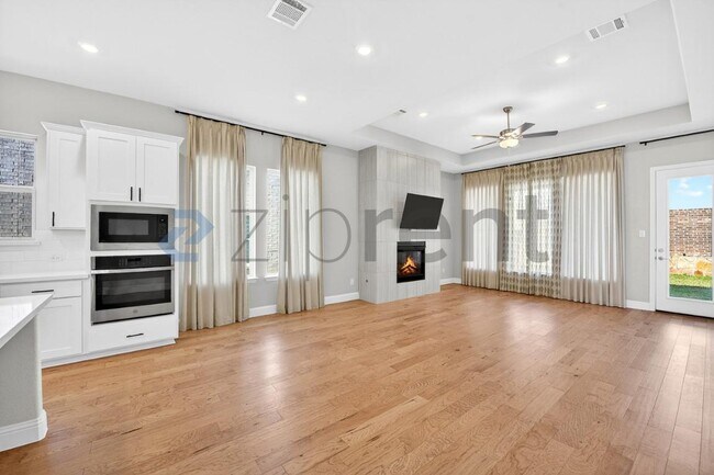 Building Photo - 4112 Dunlap Dr
