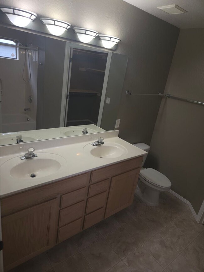 Building Photo - Beautiful Boulder Pointe Home! 3bd / 2ba + Office - No Students! - Small Pets Considered!! Avail....