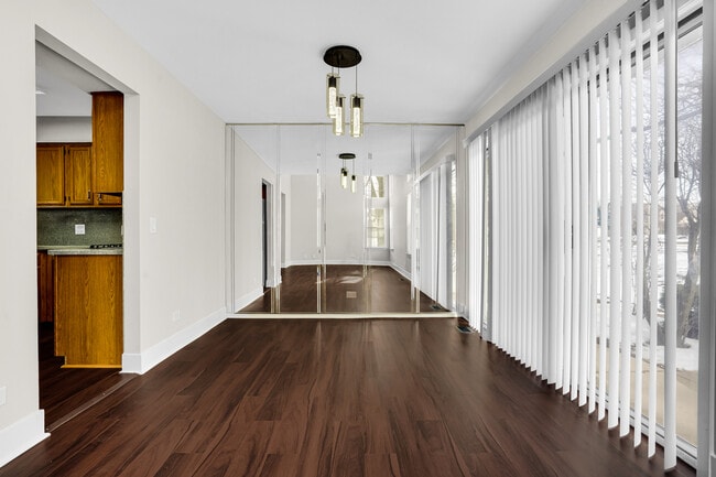 Building Photo - 133 White Branch Ct S