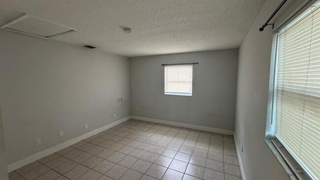 Building Photo - 2920 SE 50th Ct