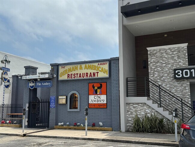 Building Photo - 3051 NE 47th Ct