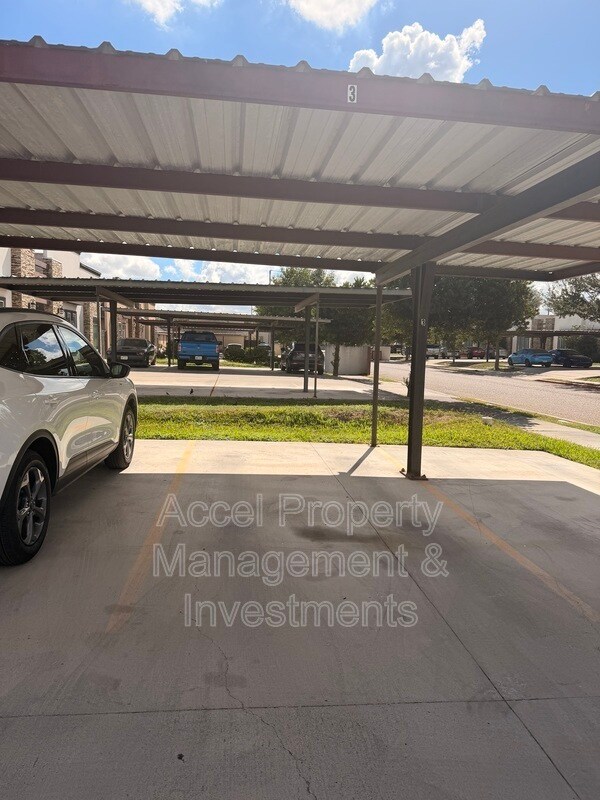 Building Photo - 209 Teak Dr