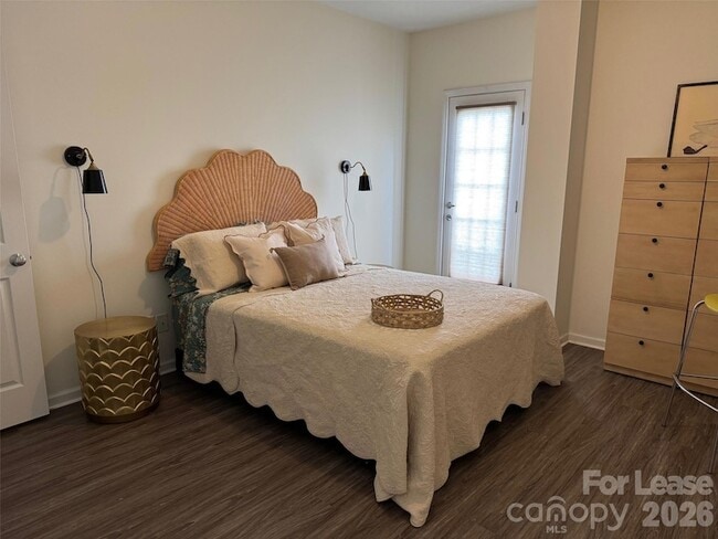 Building Photo - 1410 4th St Dr NW