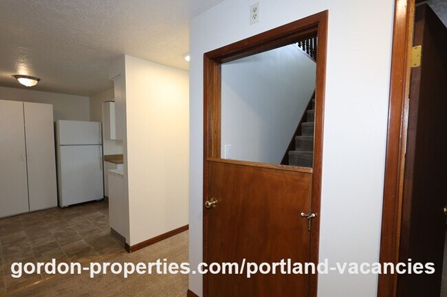 Building Photo - NE 94th Ave - Vintage Montavilla 2 bedroom house