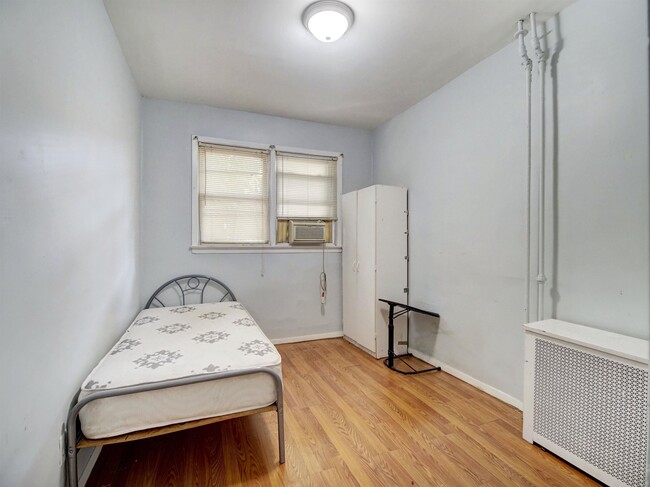 Building Photo - 276 Van Wagenen Ave