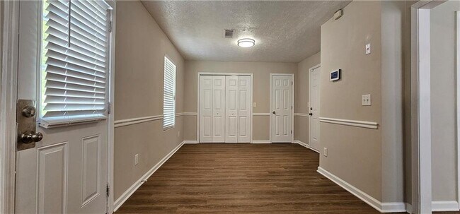 Building Photo - 155 Inverness Trce