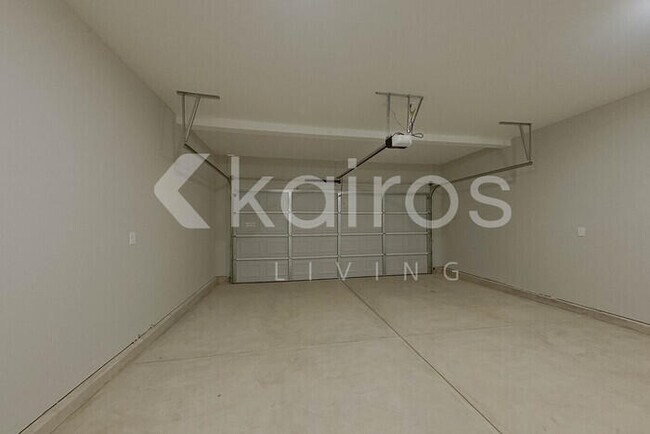 Building Photo - 857 Silent Barge Cv