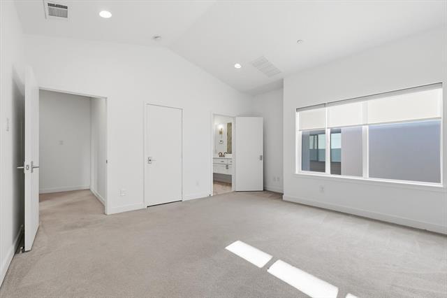 Building Photo - 2111 Bennett Ave