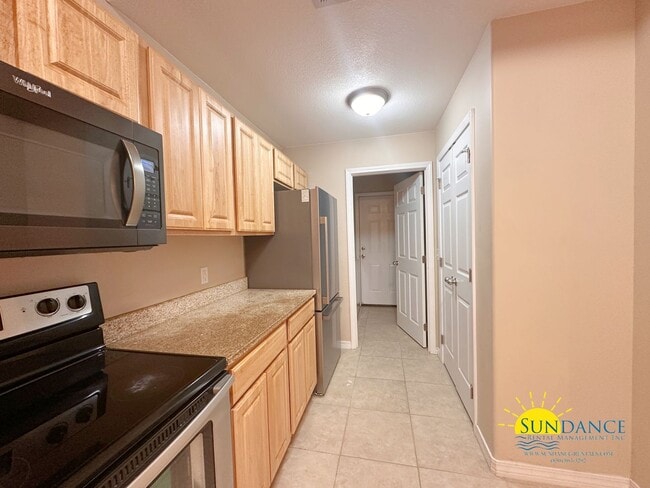Building Photo - Gorgeous 3-Bedroom Home in Tranquil Navarre Neighborhood!