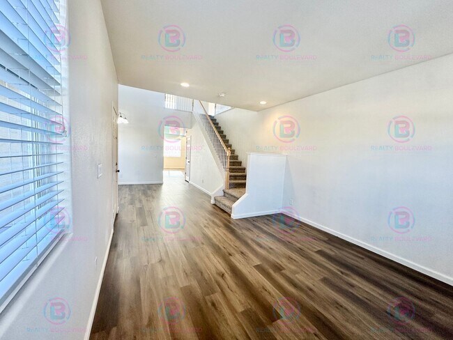 Building Photo - Spacious 4-Bedroom 3 Bath, 3 Car Garage Home with Loft, Living Room and Family Room Outdoor Kitch...