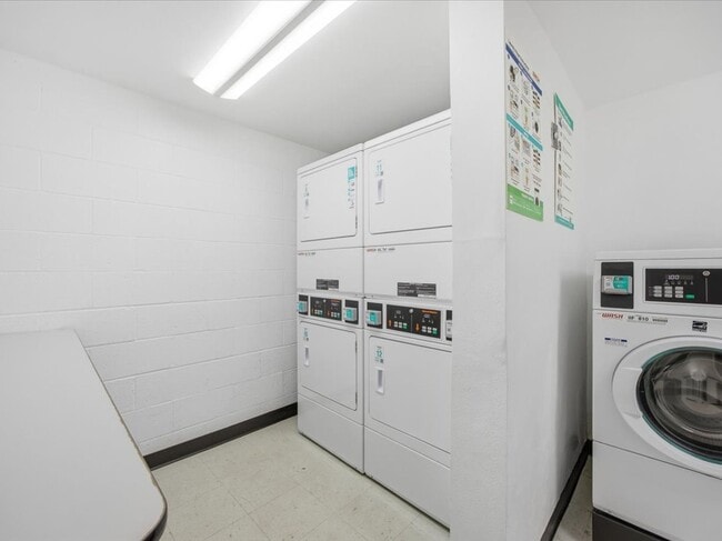 Building Photo - 3604 W Estates Ln