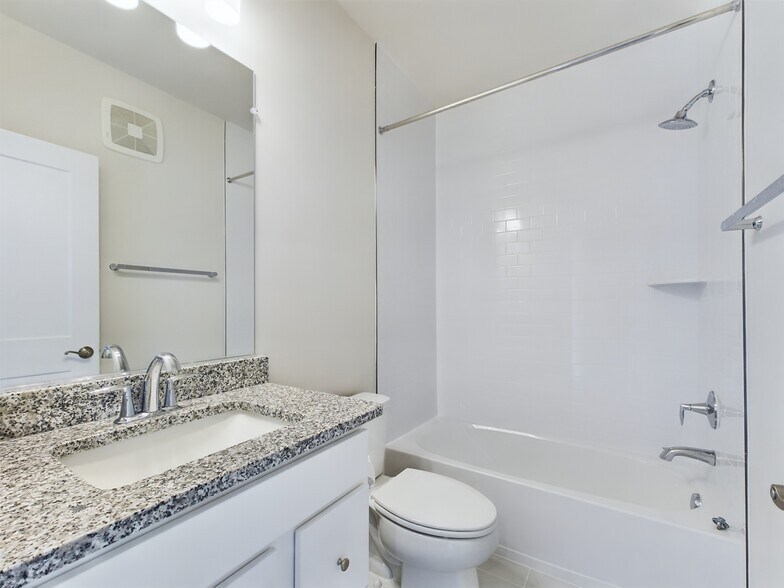 Building Photo - 43801 Middleway Ter