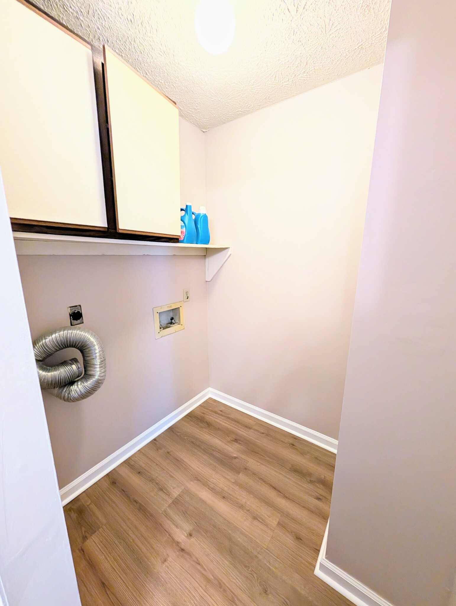 Laundry room - 110 W White Hawthorne Dr